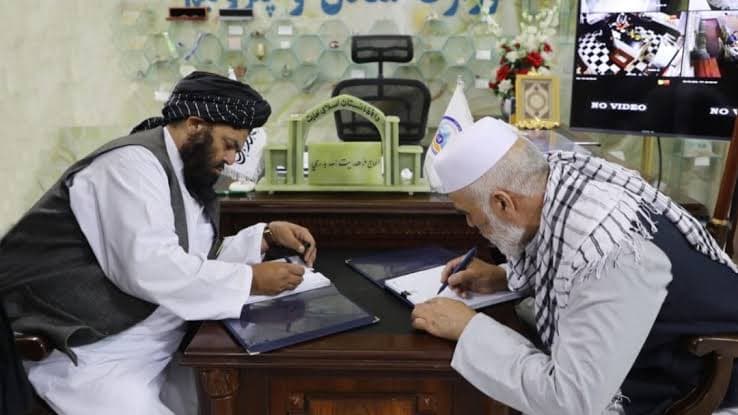 طالبانو د هرات د مالګې د كان ۱۵ كلن تړون له يوه كورني شركت سره لاسليک كړ.