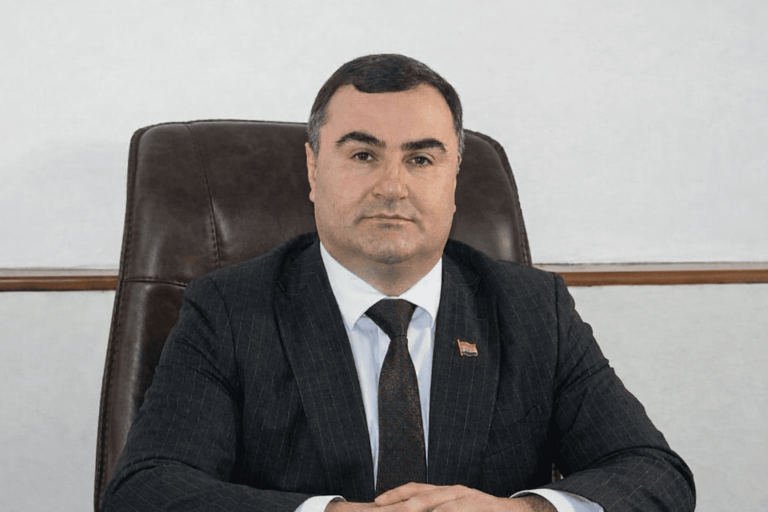 د تاجكستان د بدخشان د والي مرى د افغانستان پر پوله په پنج سيند كې وموندل شو.