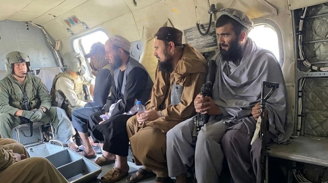 جمعه خان فاتح طالبانو ته تسليم شو.