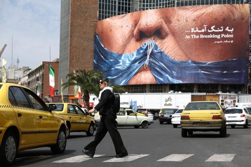 ايران:به ناوهاى آمريكا شليک كرديم؛ واشنگتن:اهدافى را در جنوب ايران مورد حمله قرار داديم.