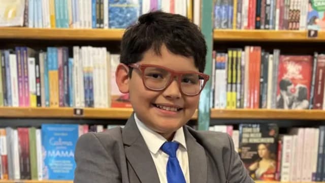 هغه ماشوم چې د انشټاين او هاوكينګ نه هم لوړه IQ لري.