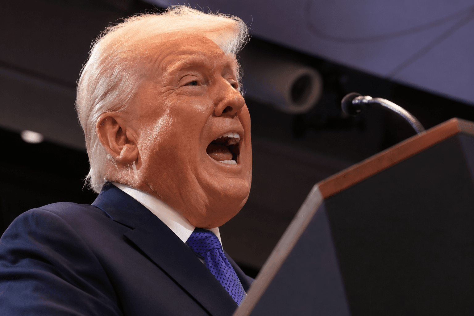 Donald Trump defied senior U.S. officials and preserved the path of negotiations with Tehran.