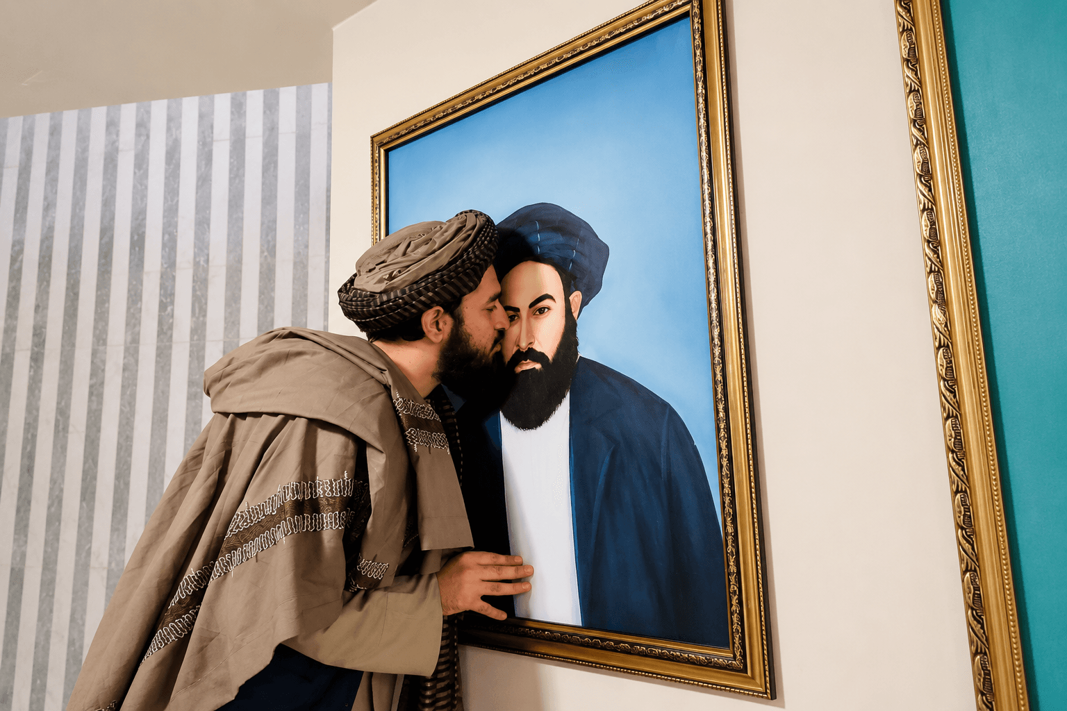 طالبان از ملا اختر محمد منصور به عنوان «پیشگام جهاد» ياد كردند.