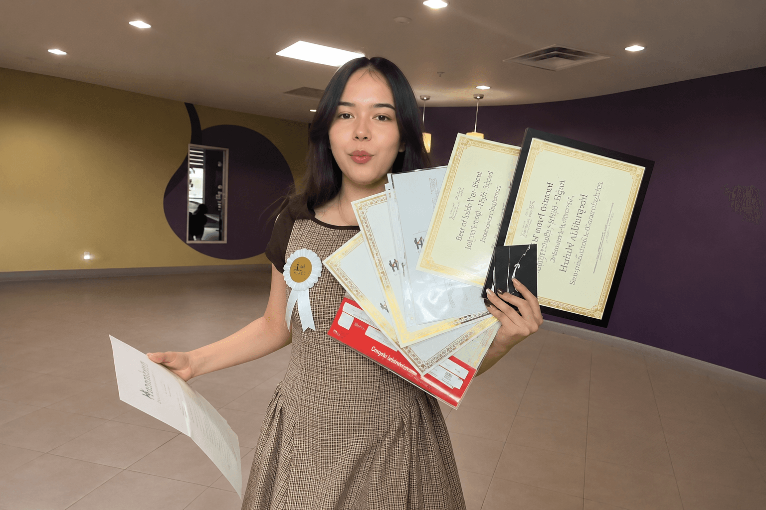 Afghan girl wins first place in Harmony schools’ art competition in the United States.