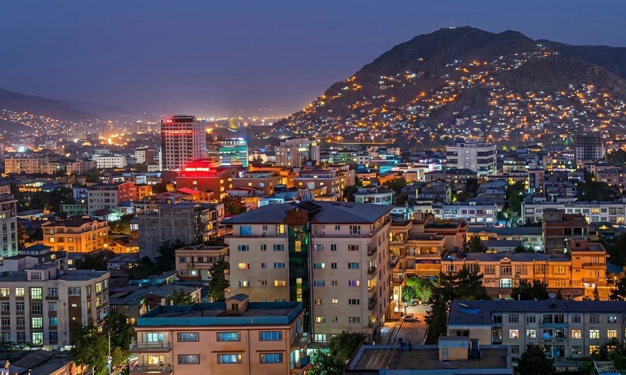 په افغانستان كې يوازې ٣٣ سلنه خلک برېښنا ته لاسرسى لري.