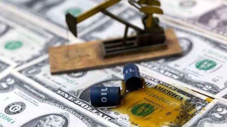 Global oil prices decline as concerns over tensions in the Persian Gulf ease.