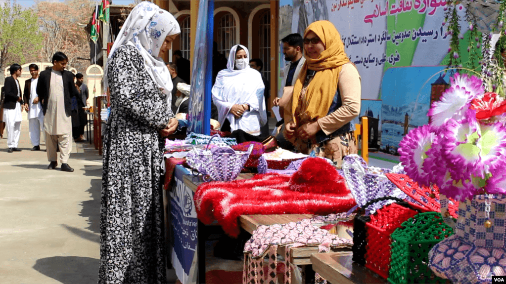نیویارک تایمز: تجارت به آخرین امید زنان افغان تبدیل شده است.