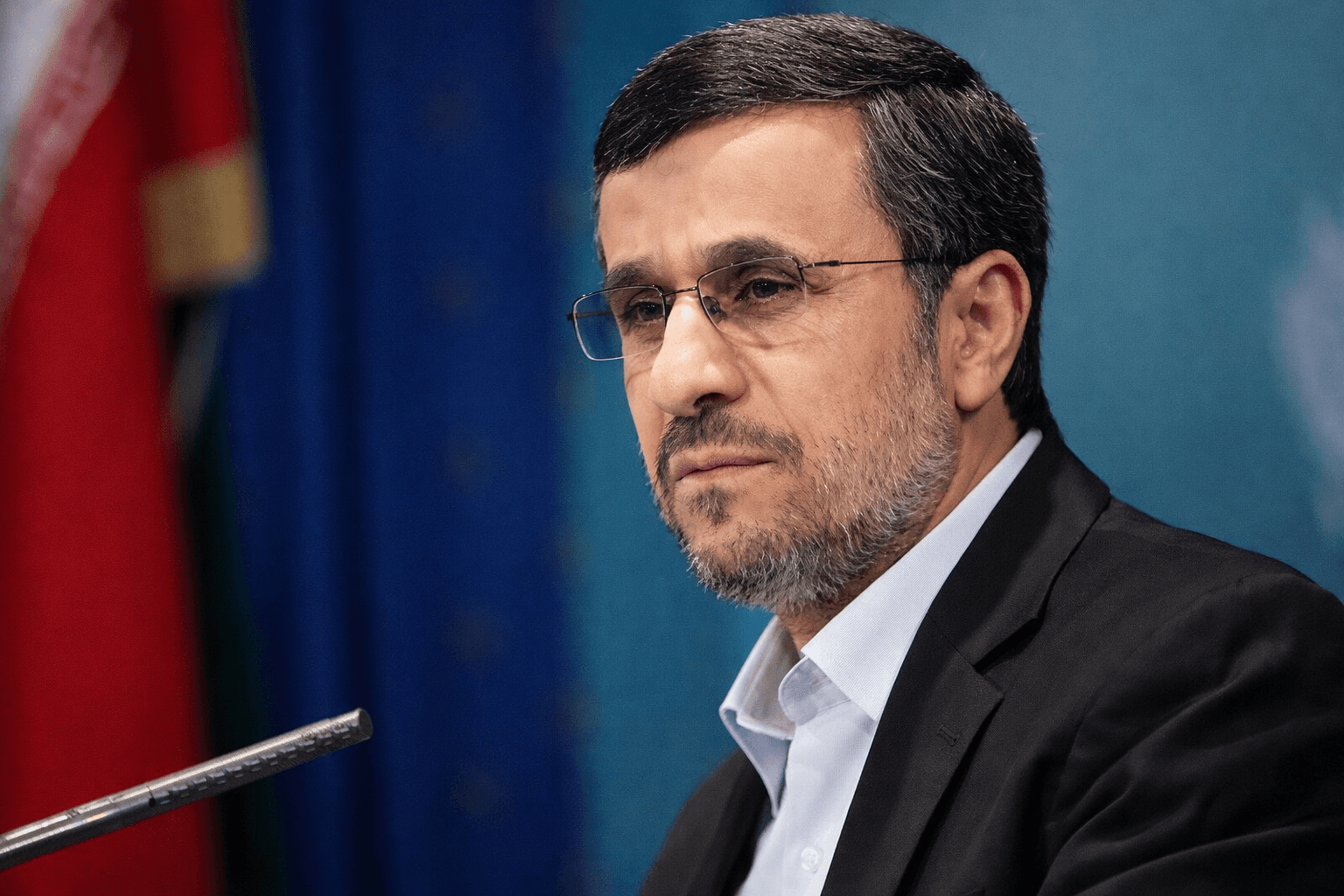 ادعاى رسانه هاى بين المللى در باره بازداشت خانگى احمدى نژاد.