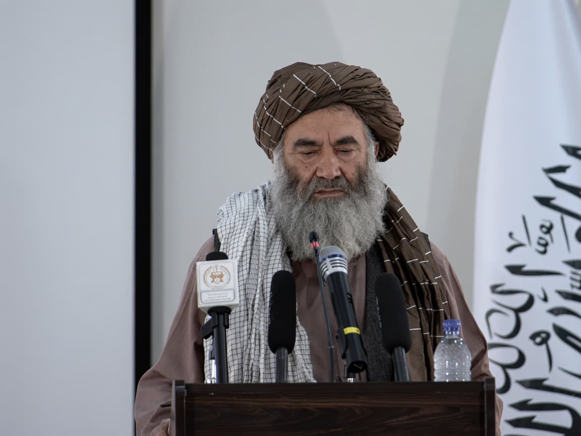 والی قندهار: افراد بدون ریش و نوجوانان باید تلاشی شوند؛ «فساد» در میان همین‌ها است.