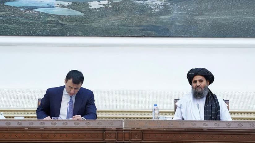 Mullah Baradar holds talks with Uzbekistan’s deputy prime minister on economic and trade  cooperation.