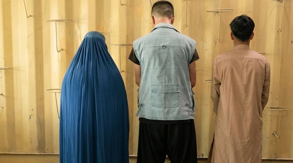 طالبانو په كابل كې د سرو زرو د غلا په تور درې كسان نيولي دي.