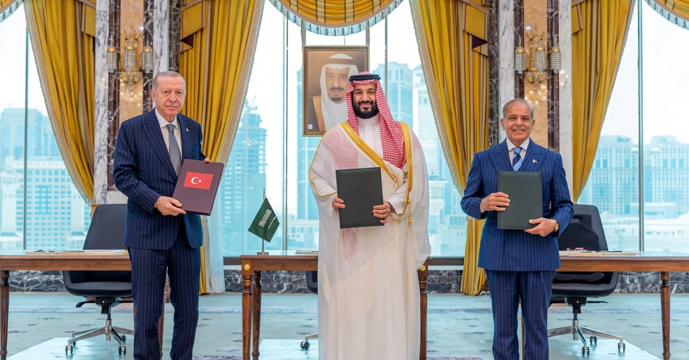 سعودي عربستان، ترکیې او پاکستان مکه کې درې‌اړخیز دفاعي تړون لاسلیک کړ.