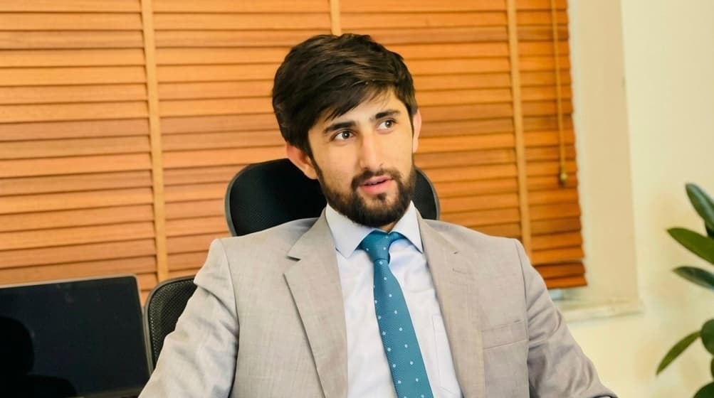 افغان خبریال حمید فرهادي، له دوو کلونو بند وروسته د طالبانو له زندانه خوشې شو.