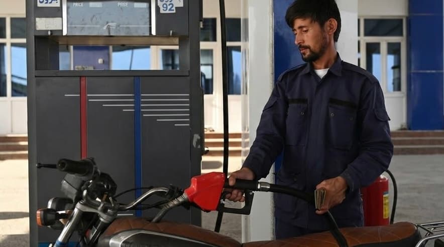 افزايش قيمت سوخت؛ شهر دارى طالبان در كابل نرخنامه جديد نشر كرد.