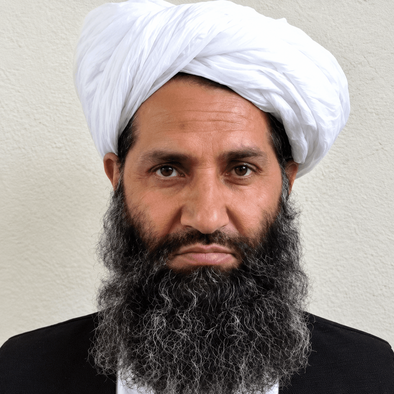 ملا هبت اللّه د دولتي كاركوونكو د ږيرې او لمانځه د څارنې امركړى.