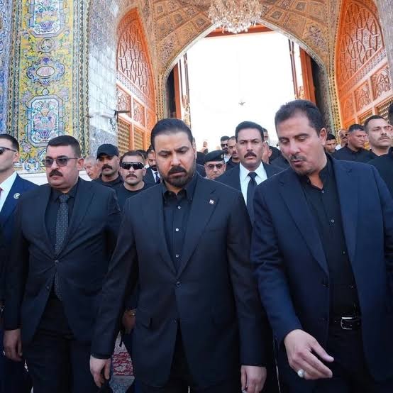 نخست وزير عراق در مراسم تشييع آيت اللّه محمد اسحاق فياض شركت كرد.