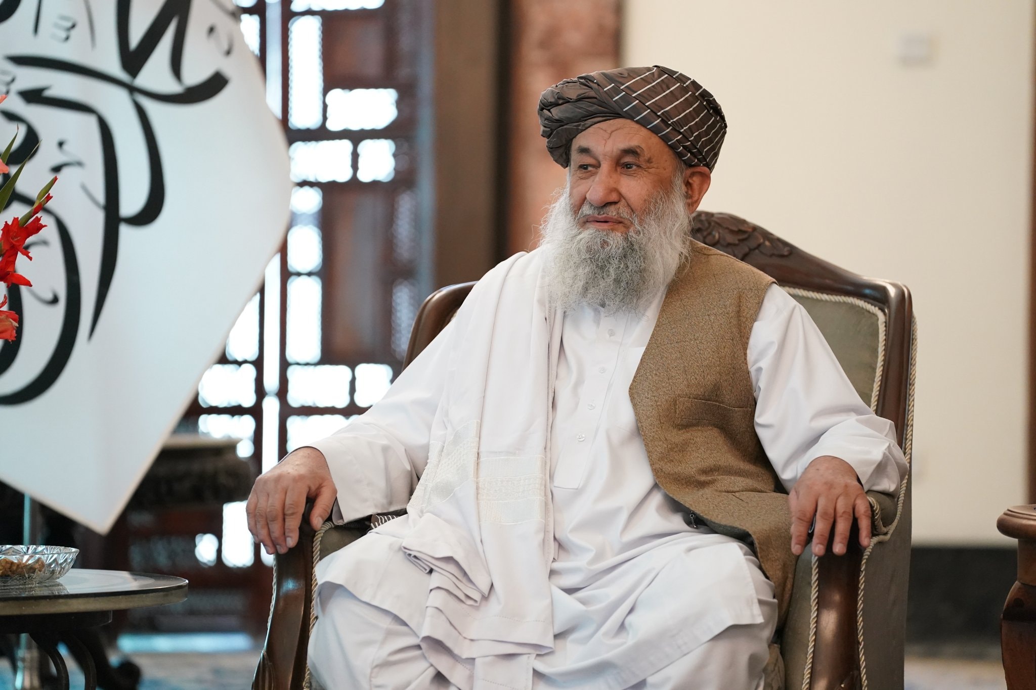 ملا حسن اخوند: افغانستان له اقتصادي، سياسي او نظامي پلوه خپلواک دى.