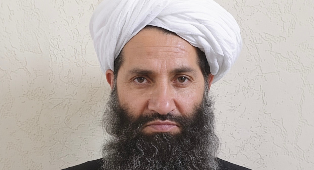 هبت‌الله: دانشجویان باید علوم دینی و عصری را فرا بگیرند و برای دفاع از کشور آماده باشند.