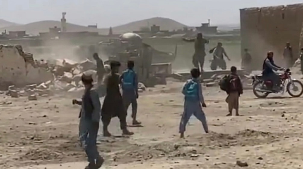 درگيرى ميان مردم و طالبان بر سر زمين در غزنى يک كشته برجاى گذاشت.