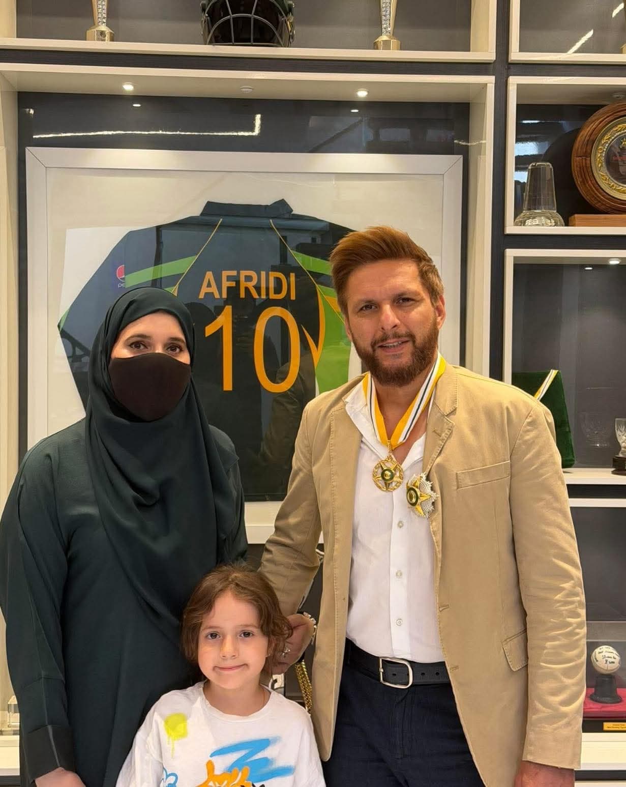 Shahid Afridi presented his medal to the Pakistani forces who were killed.