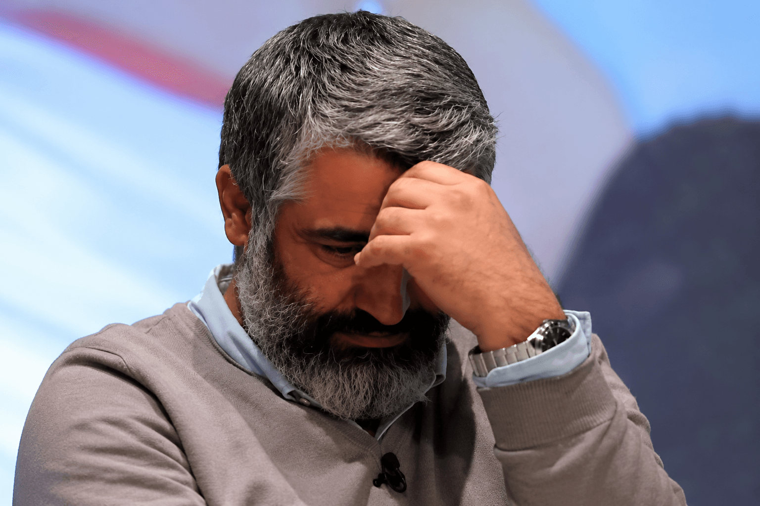 اتهام تعرض جنسى عليه يک بازيگر سرشناس ايرانى، دادگاه حكم ٩٩ ضربه شلاق صادر كرد.