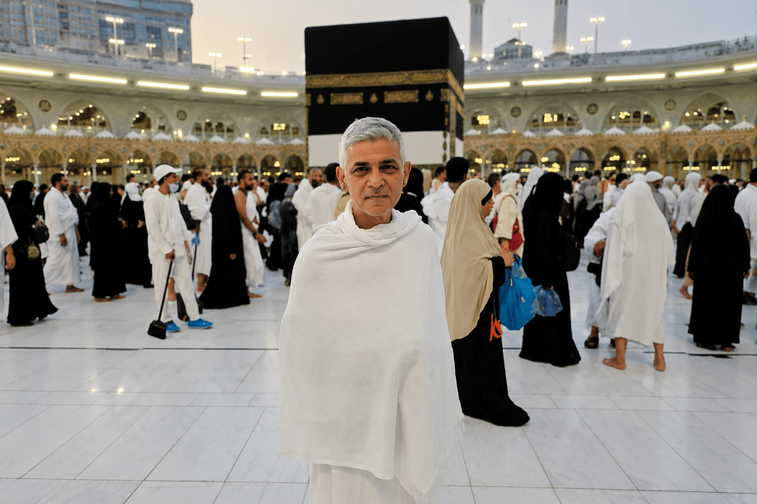 د لندن مسلمان ښاروال،صادق خان، د سږ کال د حج په مراسمو کې ګډون وکړ.