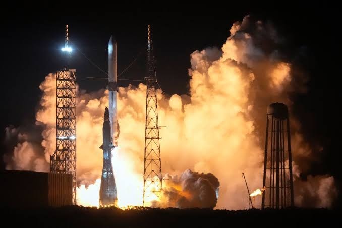Blue Origin’s “New Glenn” rocket exploded during pre-launch testing.