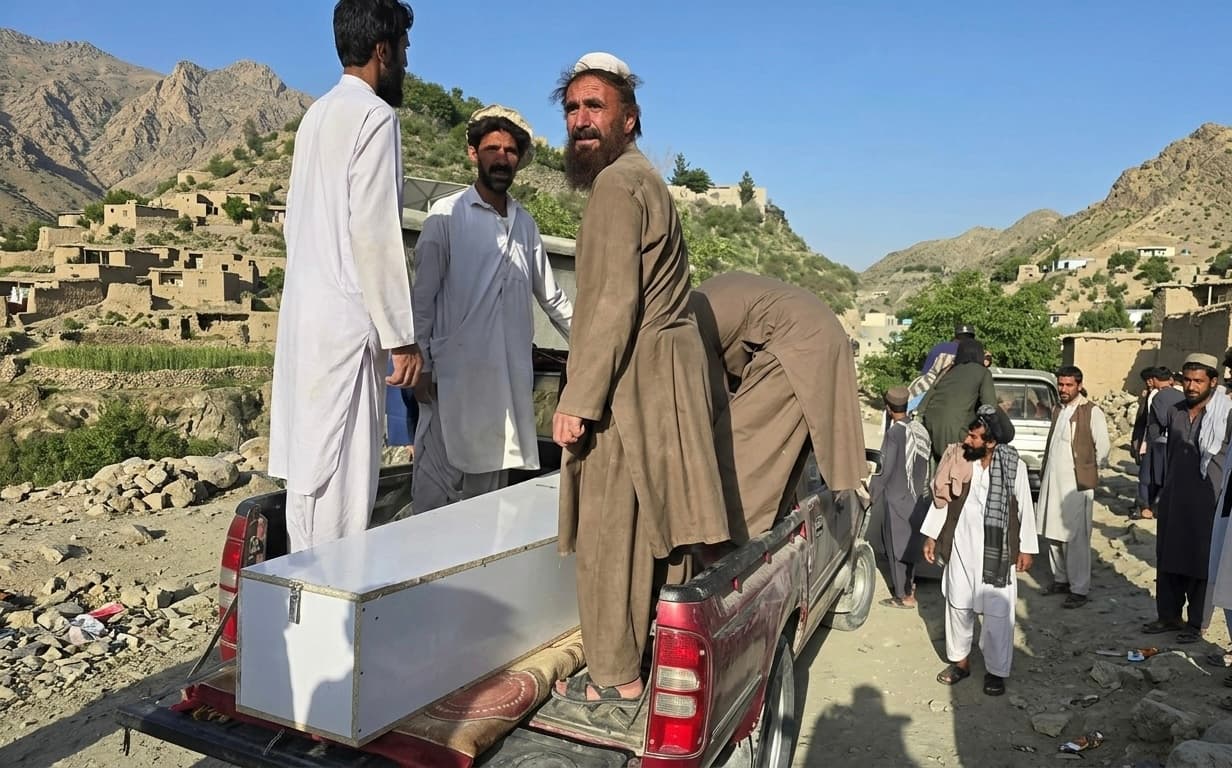 طالبان: د پاکستان هوايي بریدونو په ترڅ کې په درېیو ولایتونو کې لږ تر لږه ۱۳ کسان وژل شوي.