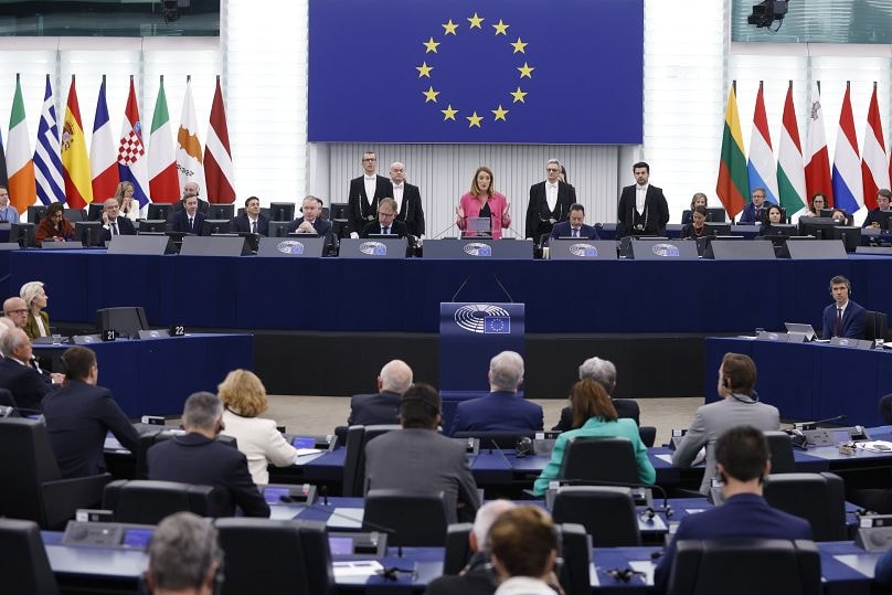 پارلمان اروپا: طالبان زنان را بهعنوان انسانهای مستقل نمیبینند.