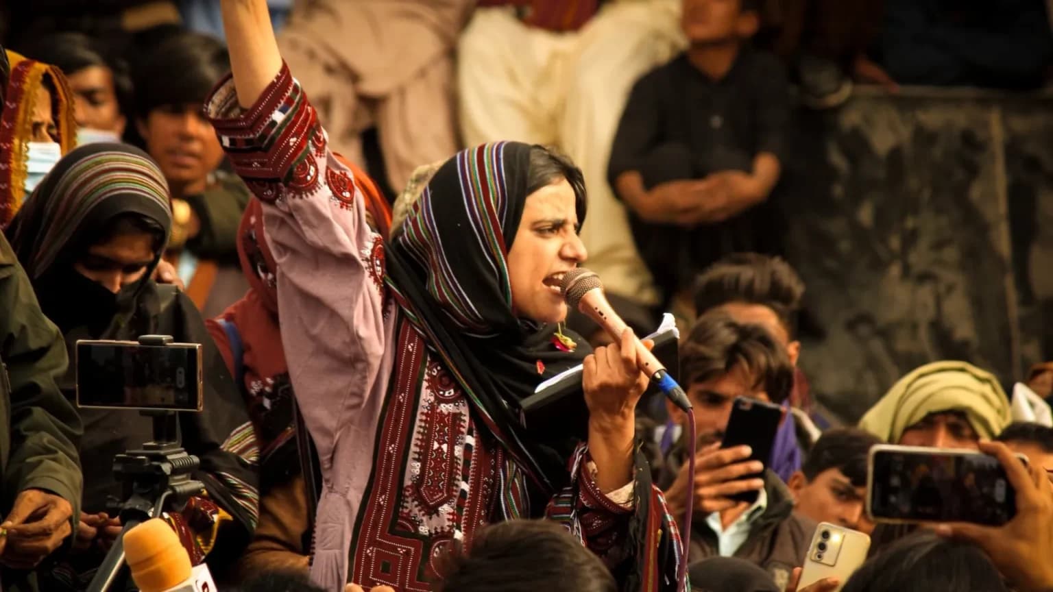 ماهرنگ بلوچ، رهبر جنبش همبستگی بلوچ، به حبس ابد محکوم شد.