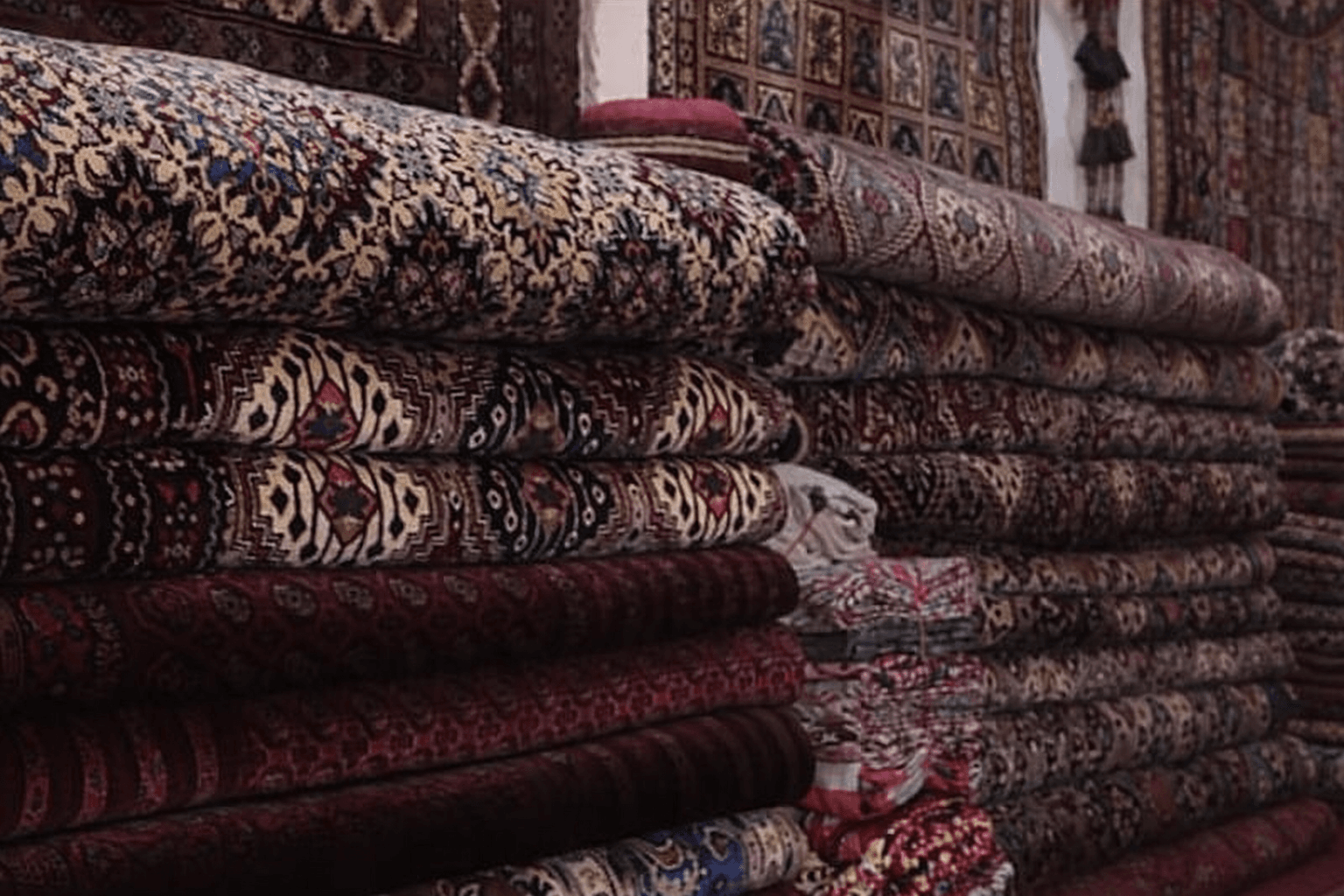 رئيس اتحاديه قالين افغانستان؛ قالين كشور به ٣٧ كشور جهان صادر مى شود.