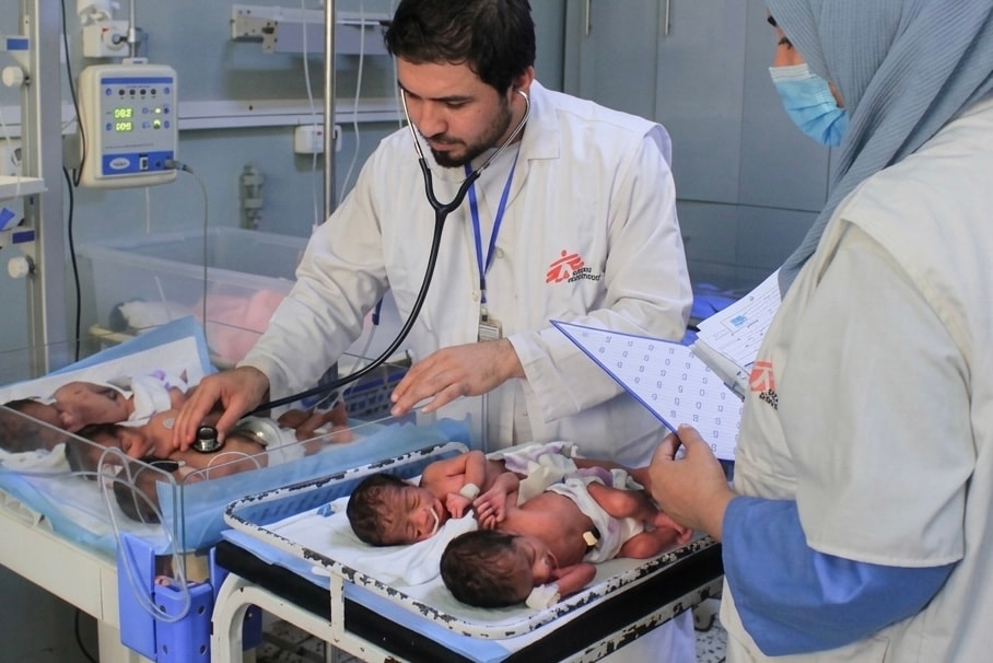 به بلخ كې يوې ٢٨ كلنې مور پنځه ماشومان زېږولي.
