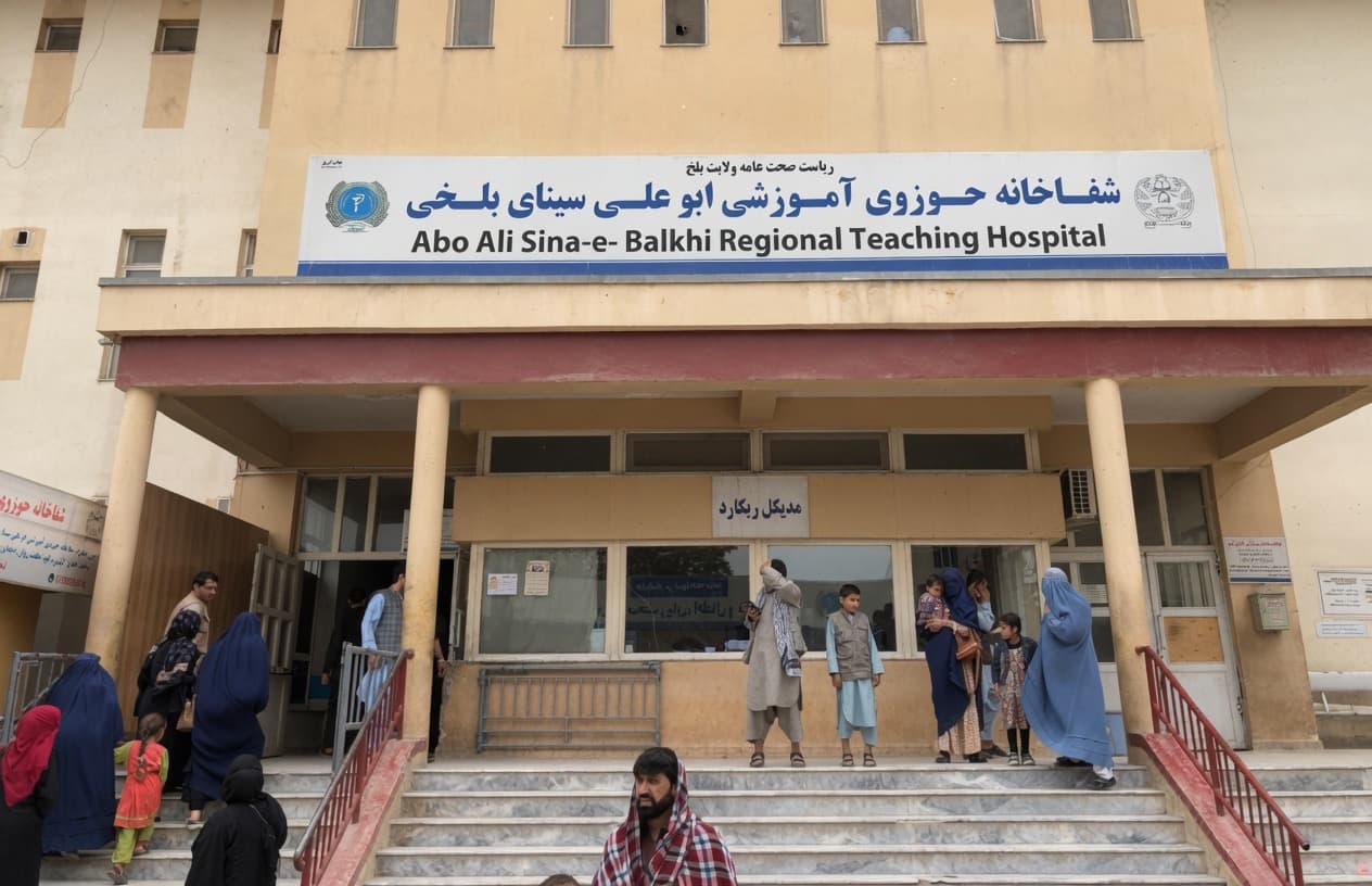 ازبكستان د بلخ ابوعلي سينا روغتون ته د ٢٠٠ زره ډالرو طبي تجهيزات وسپارل.