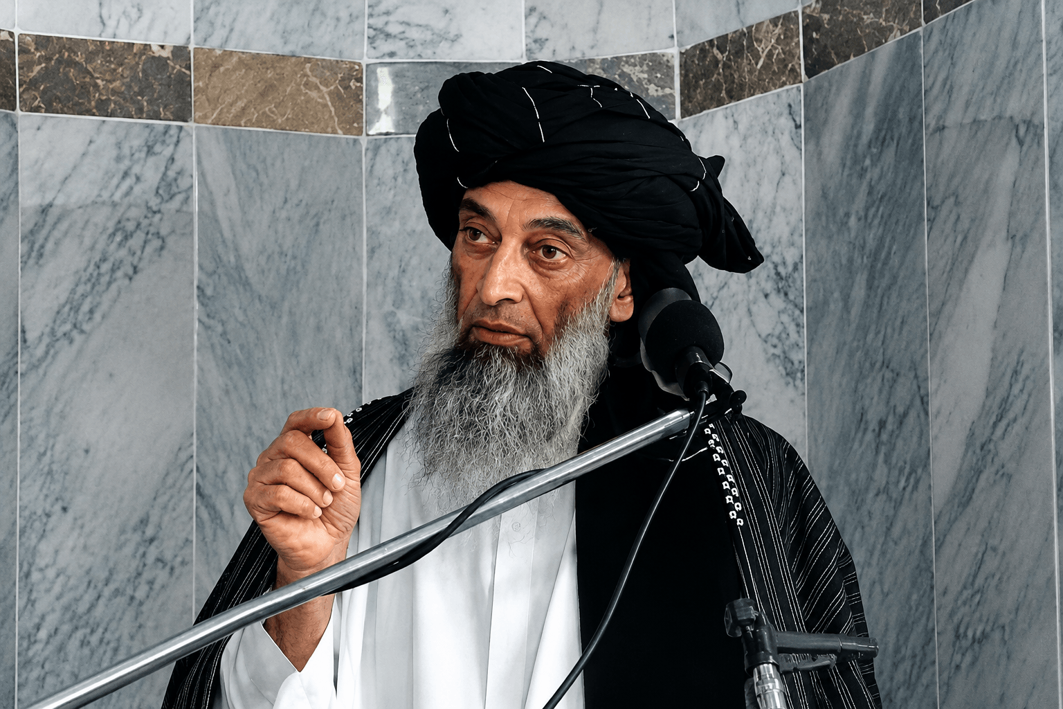 منابع: يحيى عنابى از رفتن به منبر و تبليغ در نماز جمعه منع شده است.