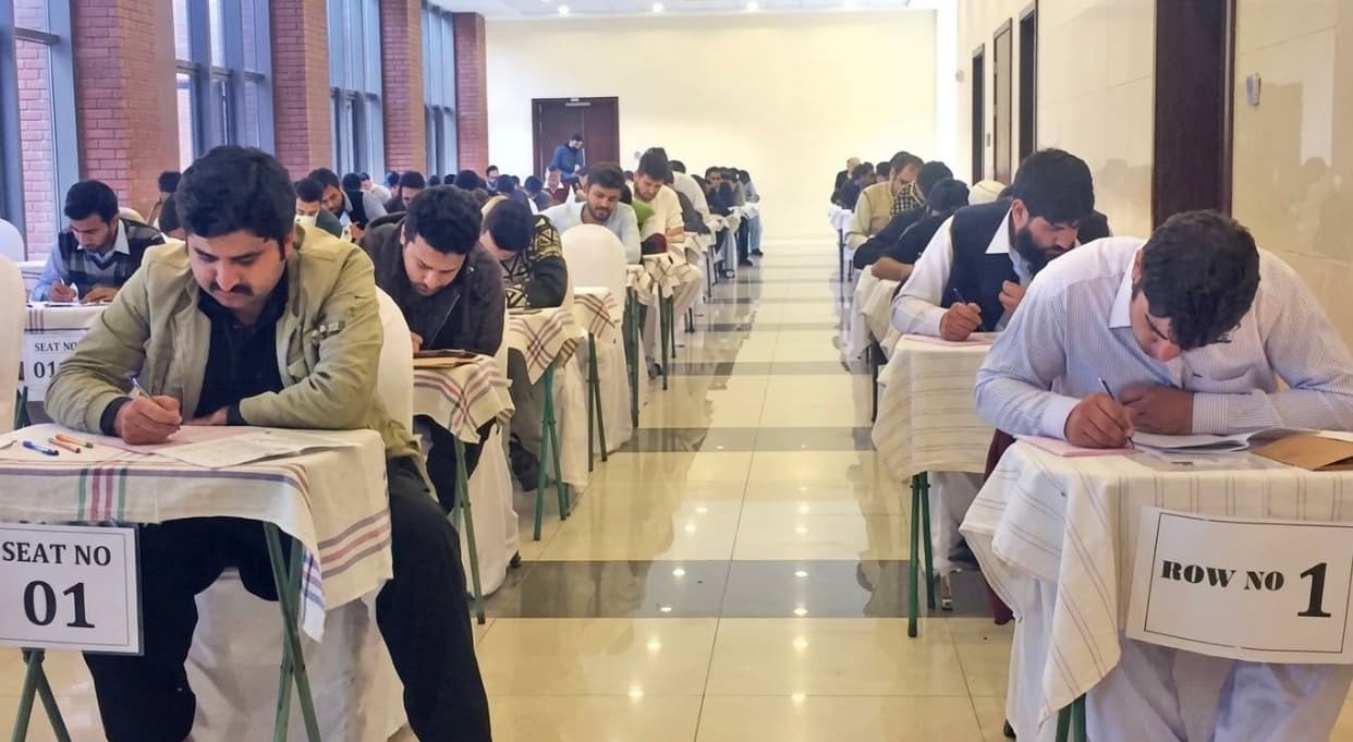 بهدلیل نبود ویزای تحصیلی؛ امسال به دانشجویان افغان در خیبر پختونخوا پذیرش داده نشده است.